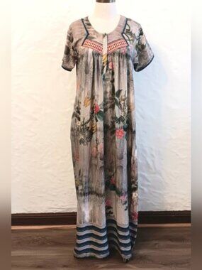 NWT. Pommys Dream Wear zip up  soft nightgown. Large